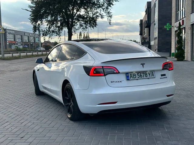 Tesla Model 3 - фото 3