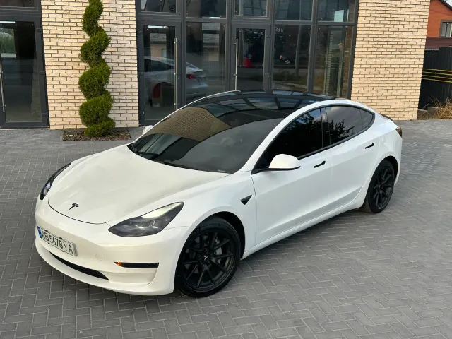 Tesla Model 3 - фото 2
