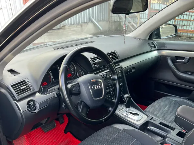 Audi A4 - фото 2