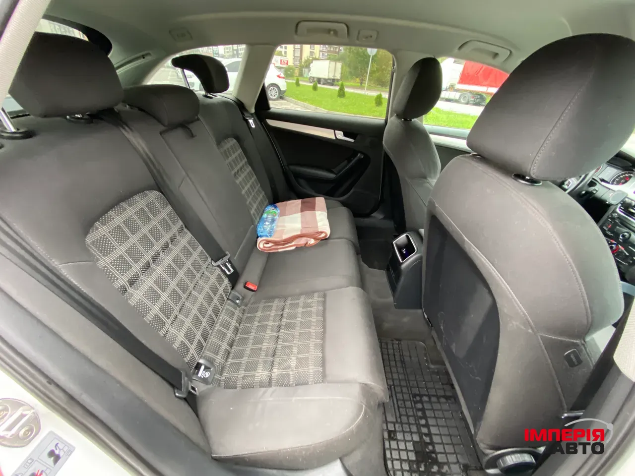 Audi A4 - фото 12