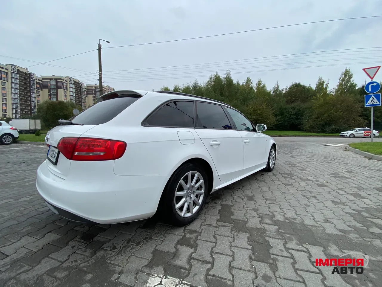 Audi A4 - фото 8