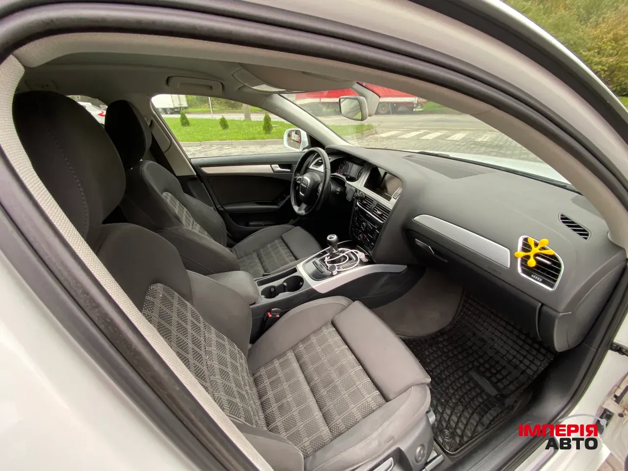 Audi A4 - фото 17