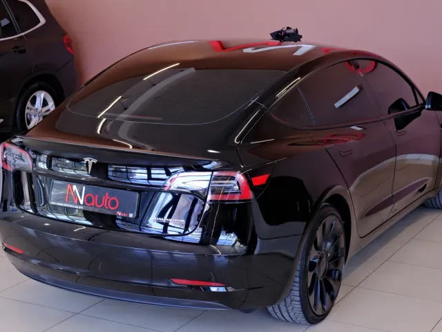 Tesla Model 3 - фото 5