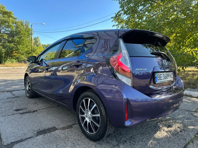 Toyota Aqua - фото 5