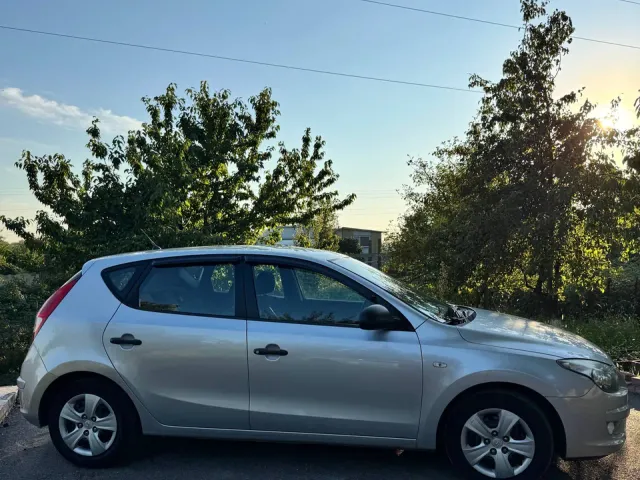 Hyundai i30 - фото 1