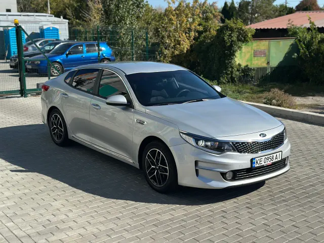 Kia K5 - фото 1
