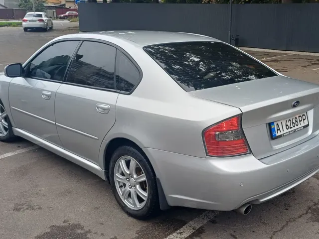 Subaru Legacy - фото 2