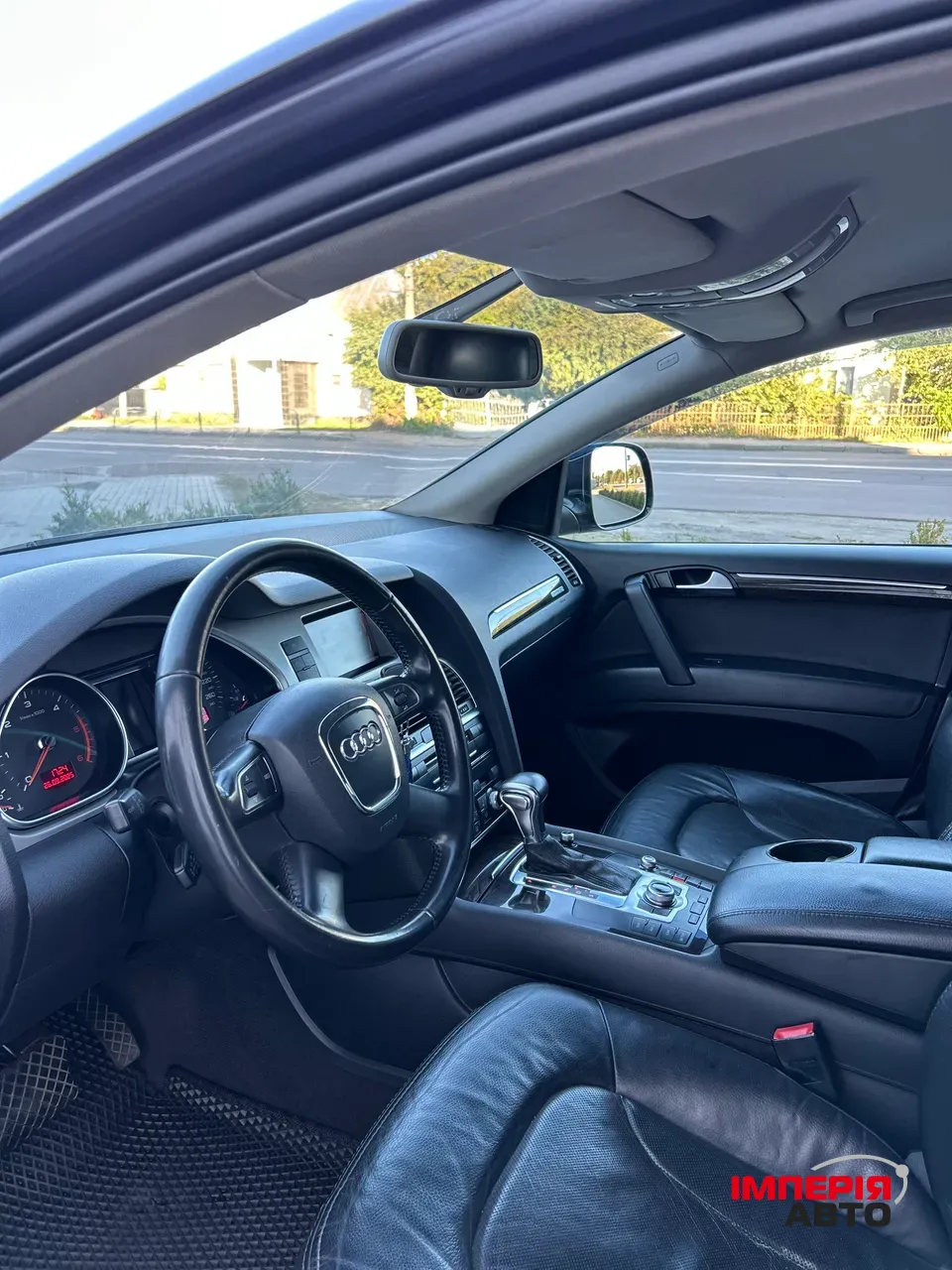 Audi Q7 - фото 7