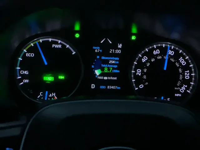 Toyota RAV4 - фото 4