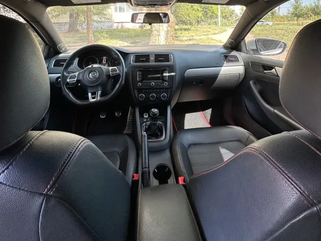 Volkswagen Jetta - фото 3