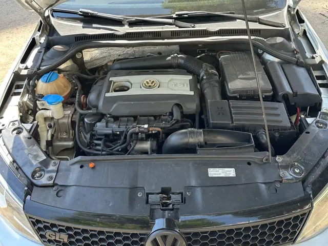 Volkswagen Jetta - фото 2