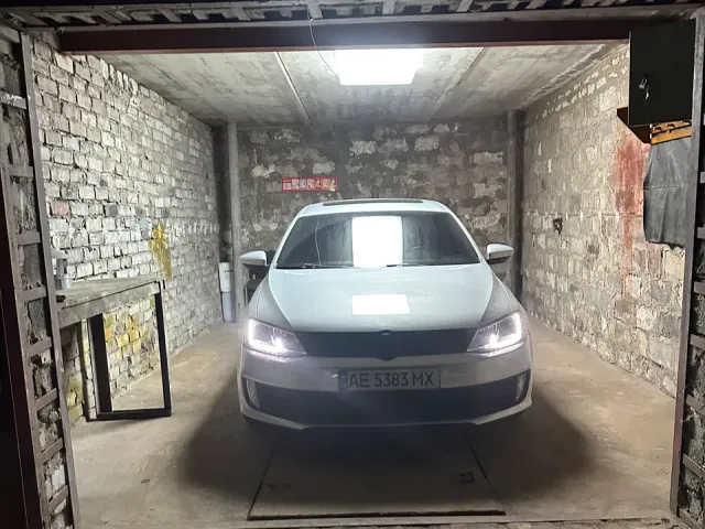 Volkswagen Jetta - фото 1