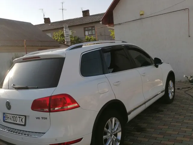 Volkswagen Touareg - фото 2