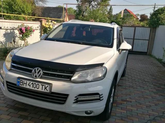 Volkswagen Touareg - фото 1