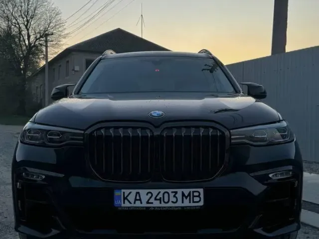 BMW X7 - фото 1