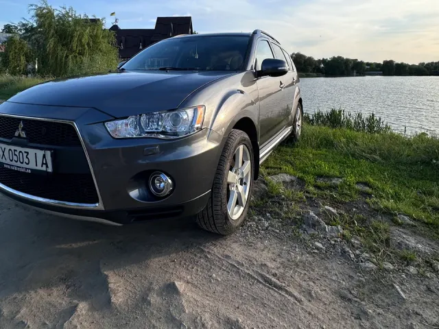 Mitsubishi Outlander - фото 3