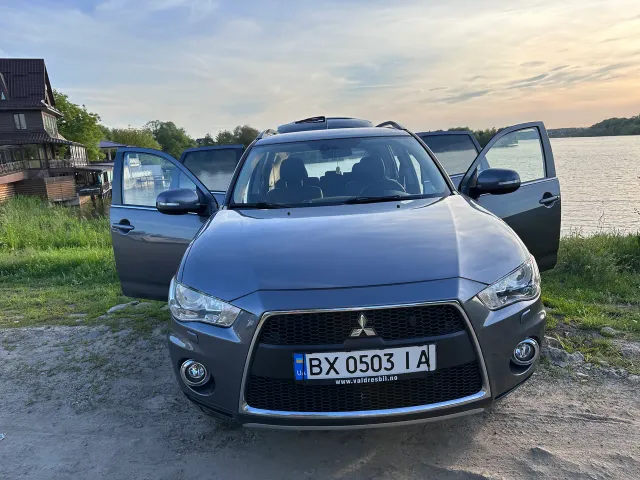 Mitsubishi Outlander - фото 2