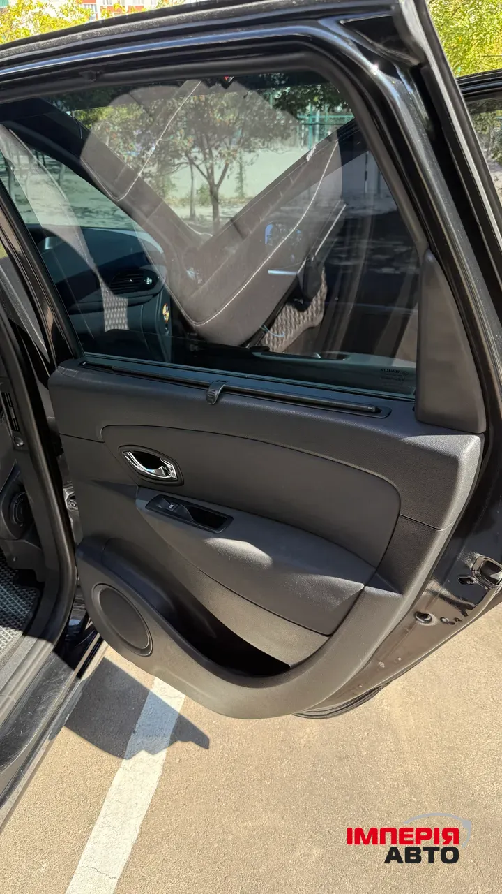Renault Scenic - фото 15