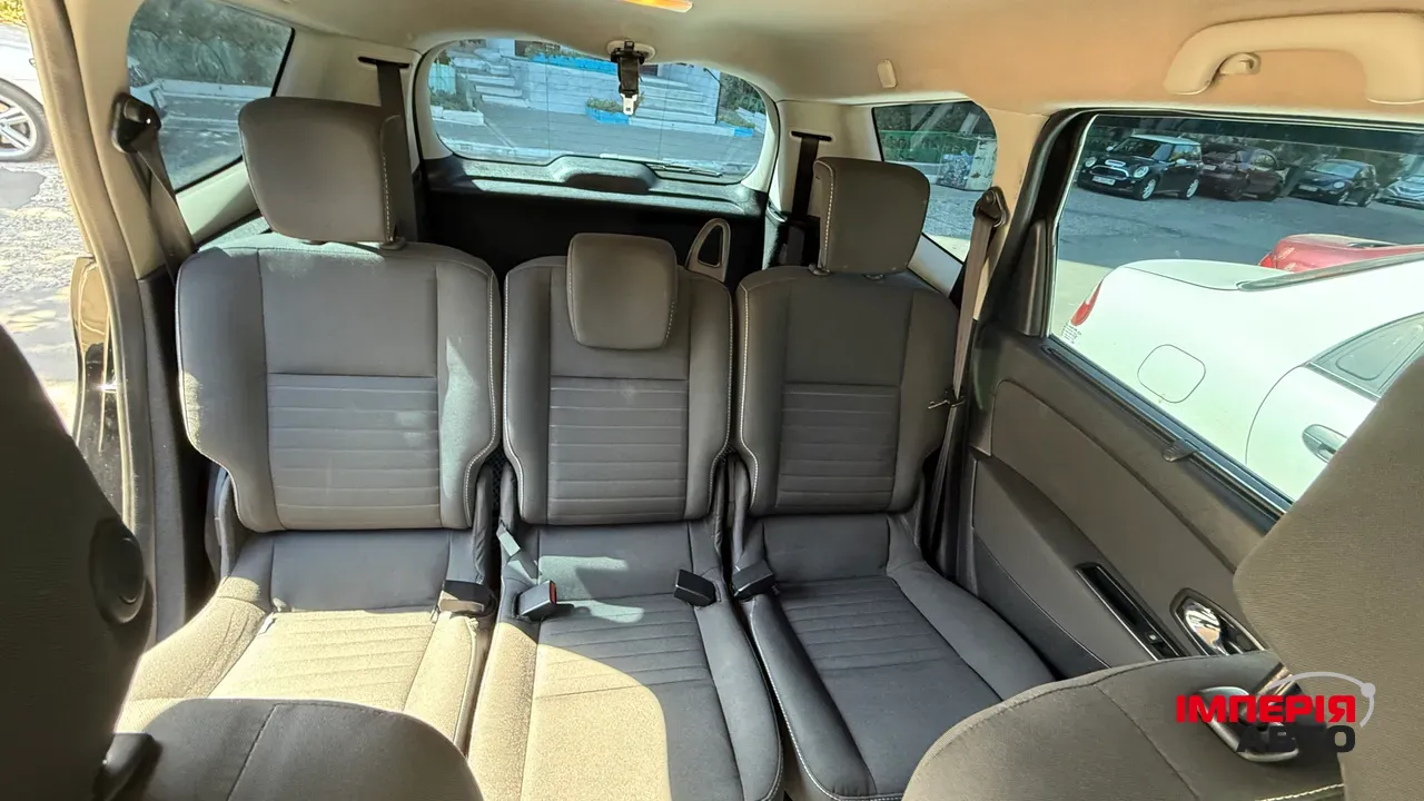 Renault Scenic - фото 12