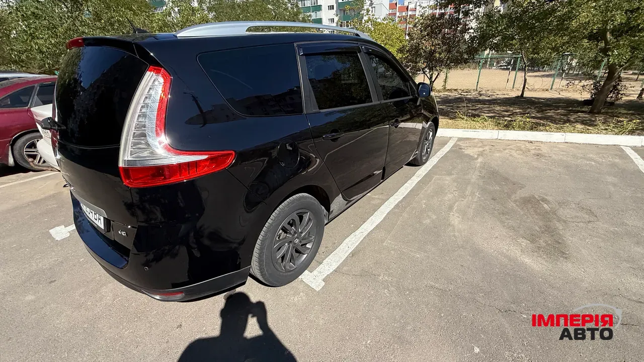 Renault Scenic - фото 18