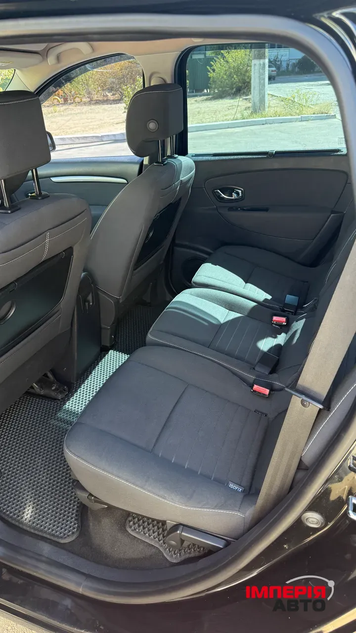 Renault Scenic - фото 8