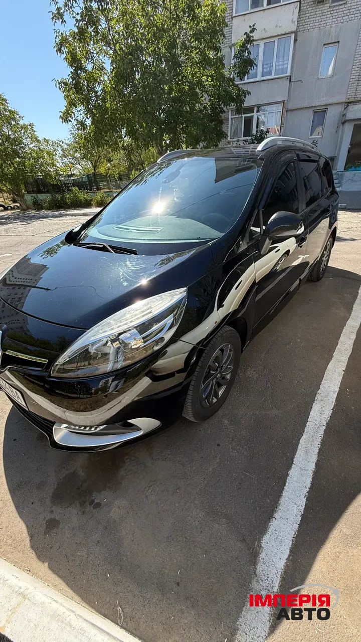 Renault Scenic - фото 16