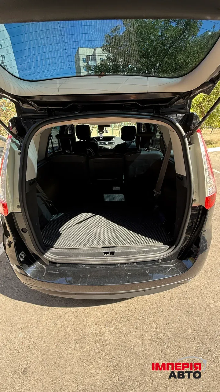 Renault Scenic - фото 17