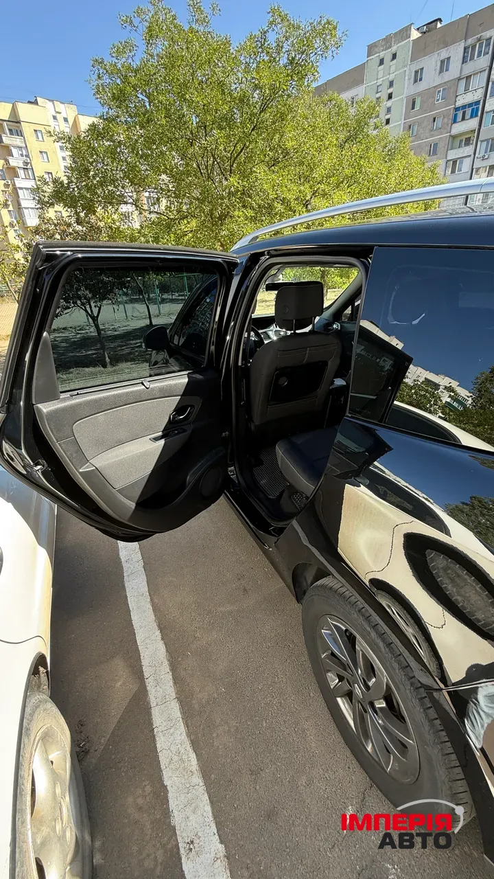 Renault Scenic - фото 10