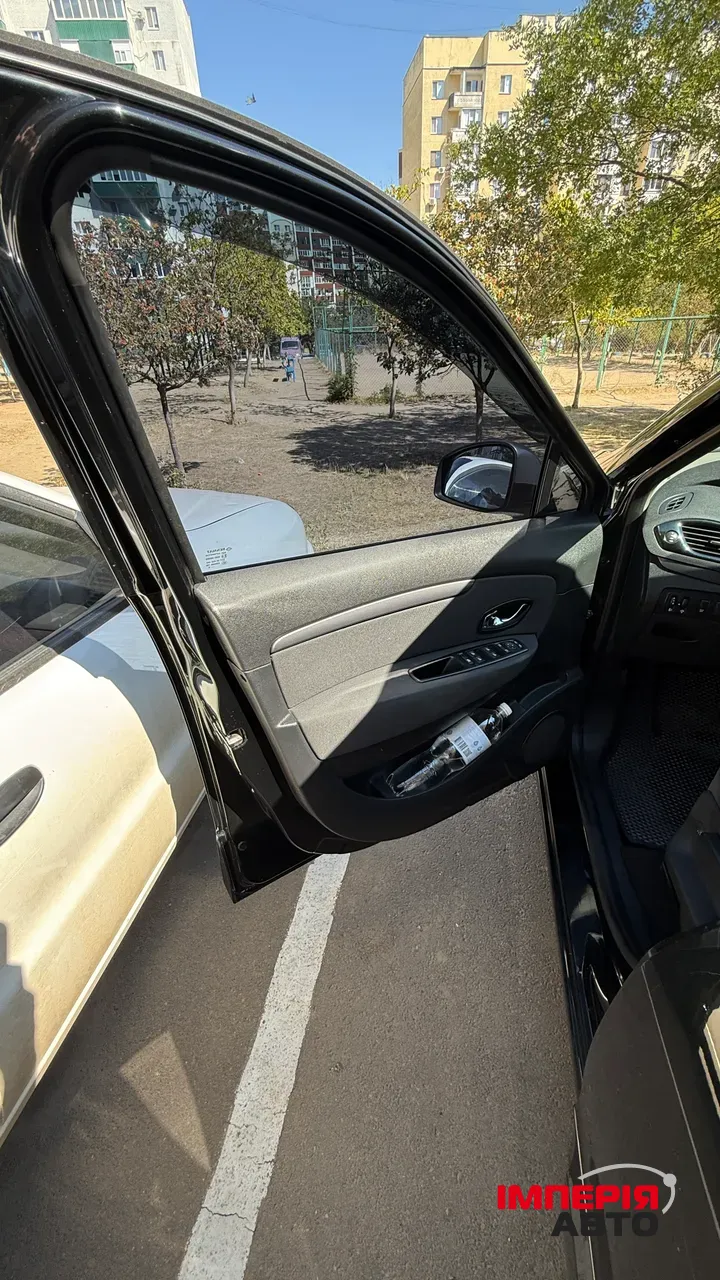 Renault Scenic - фото 7