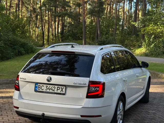 Skoda Octavia - фото 4