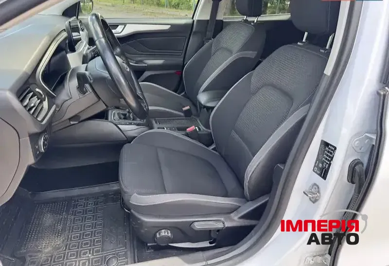 Ford Focus - фото 8