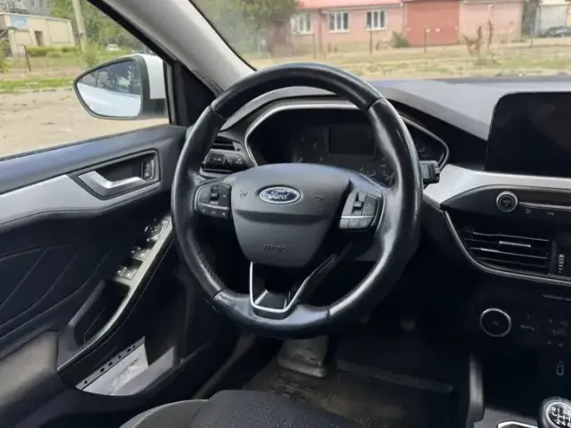 Ford Focus - фото 3