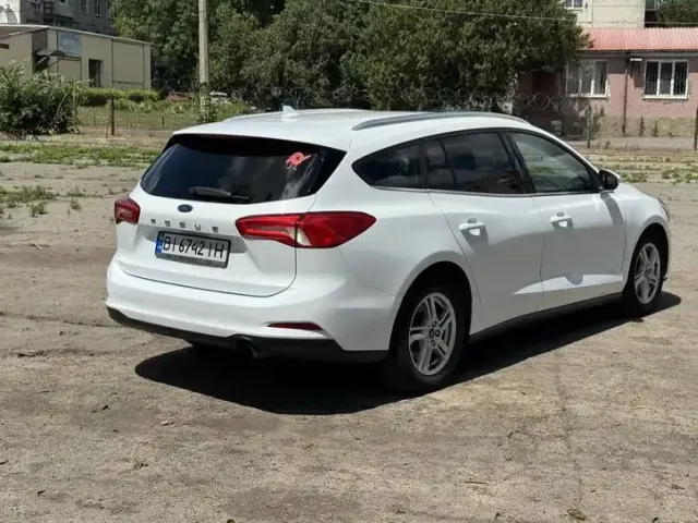 Ford Focus - фото 4