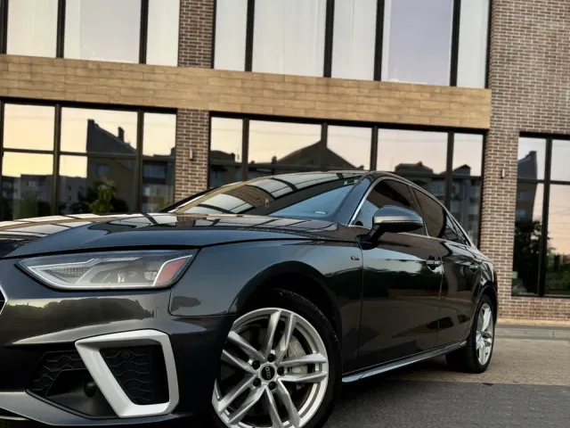 Audi A4 - фото 1