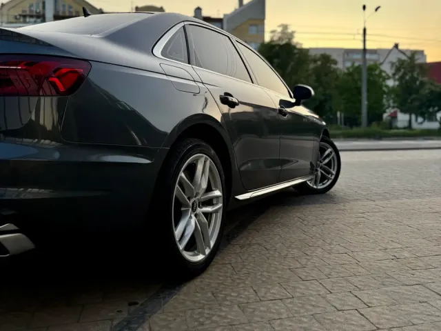 Audi A4 - фото 5