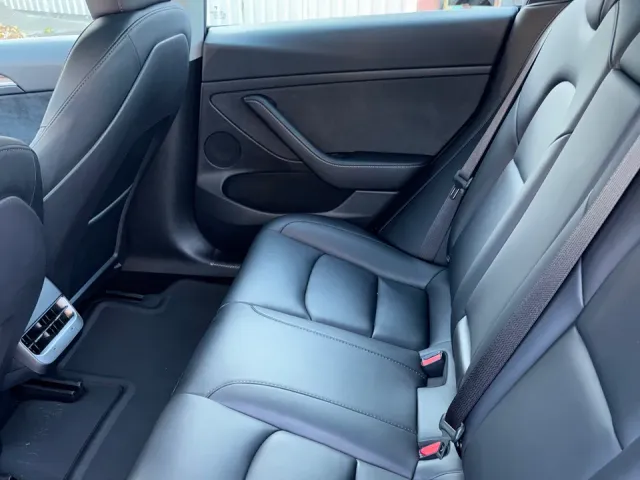 Tesla Model 3 - фото 3
