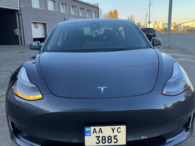 Tesla Model 3 - фото 1