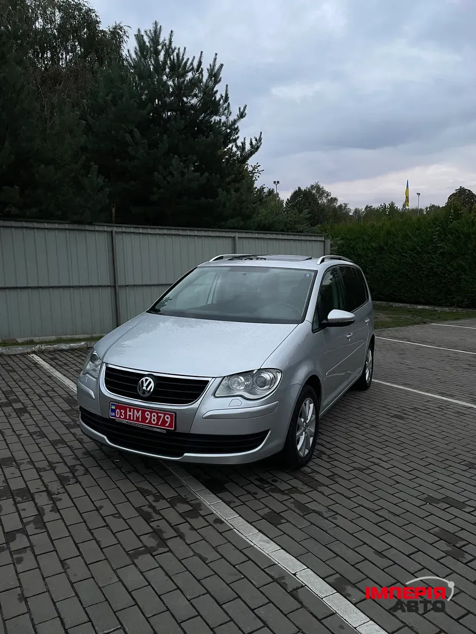 Volkswagen Touran - фото 1