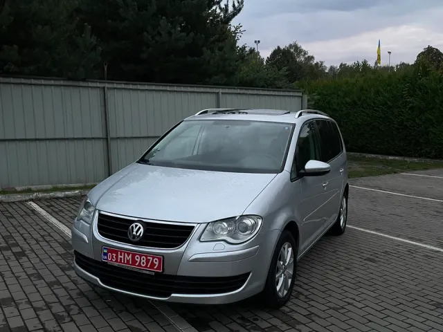 Volkswagen Touran - фото 1