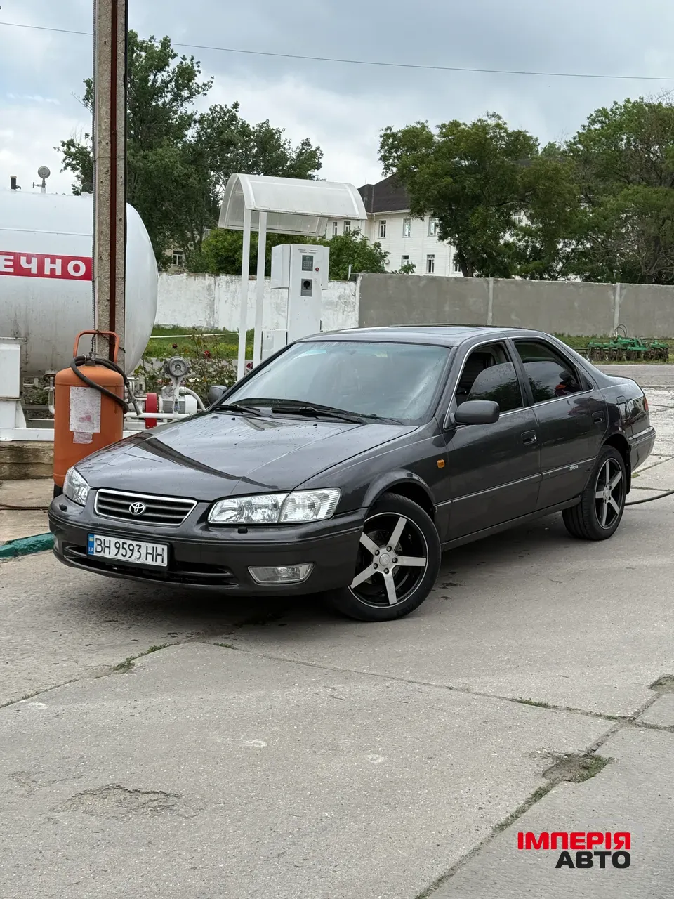 Toyota Camry - фото 1