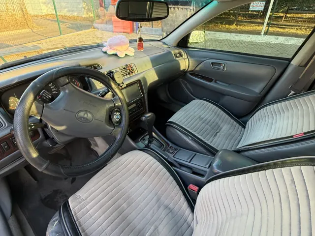 Toyota Camry - фото 2