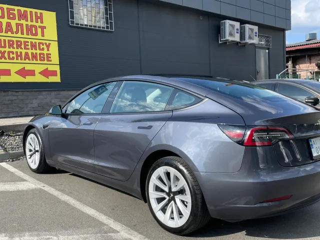 Tesla Model 3 - фото 5