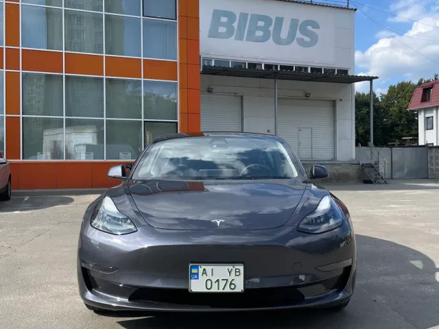 Tesla Model 3 - фото 1