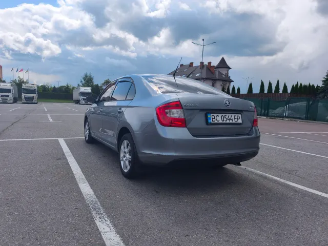 Skoda Rapid - фото 4