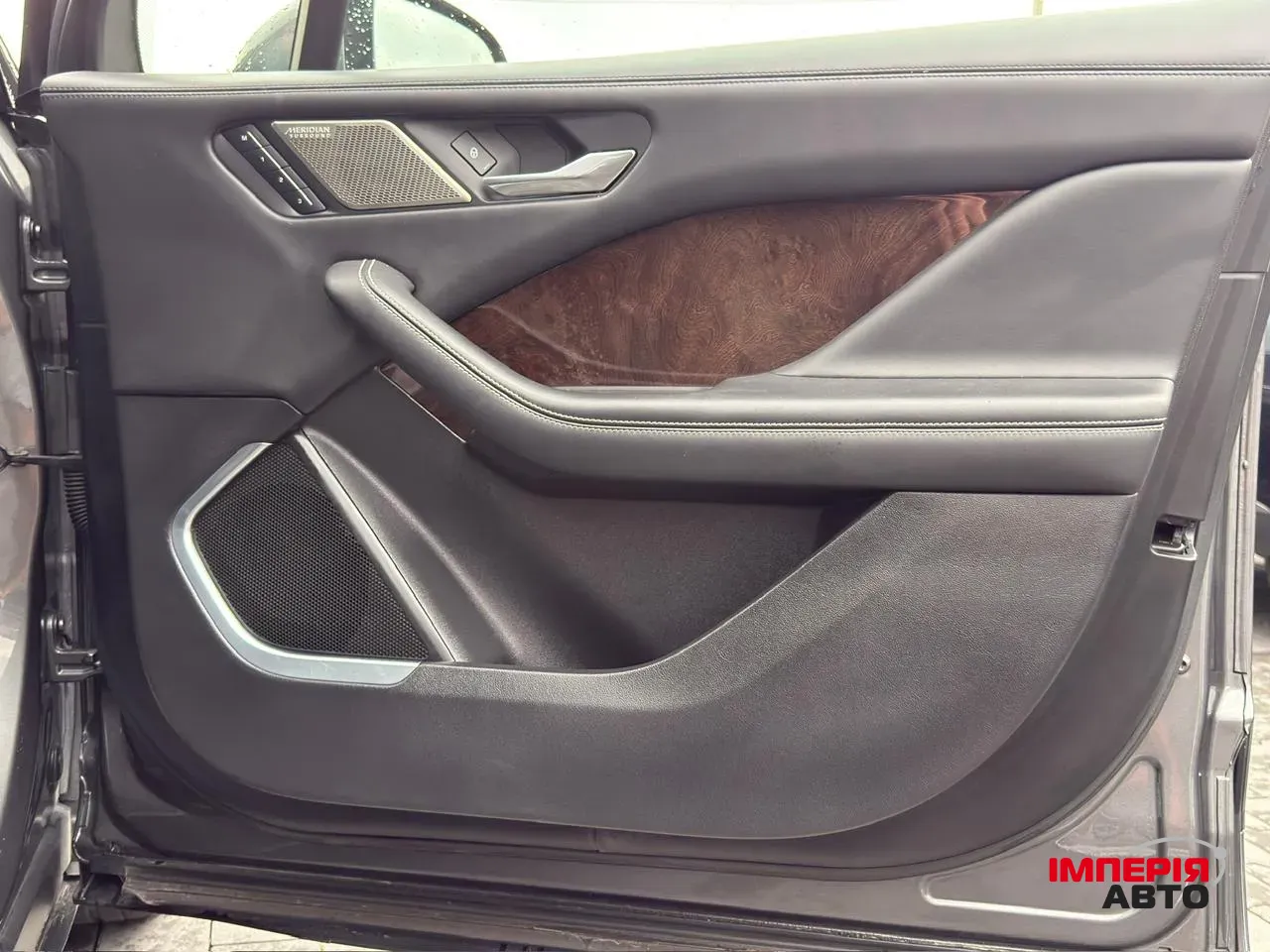 Jaguar I-Pace - фото 23