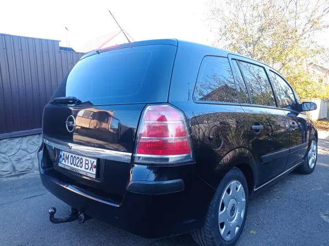 Opel Zafira - фото 4
