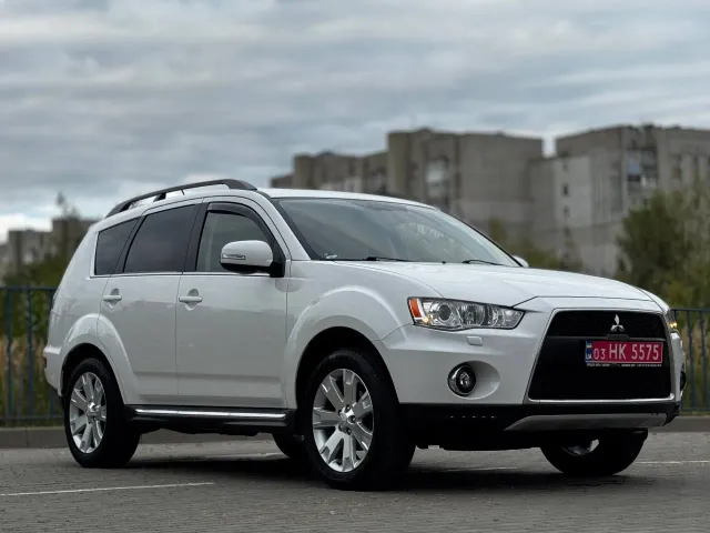 Mitsubishi Outlander - фото 2