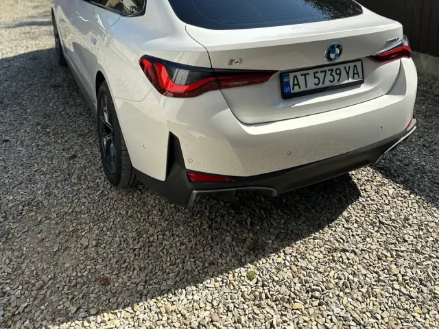 BMW i4 - фото 5