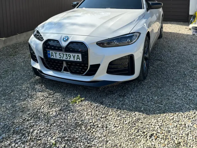 BMW i4 - фото 1