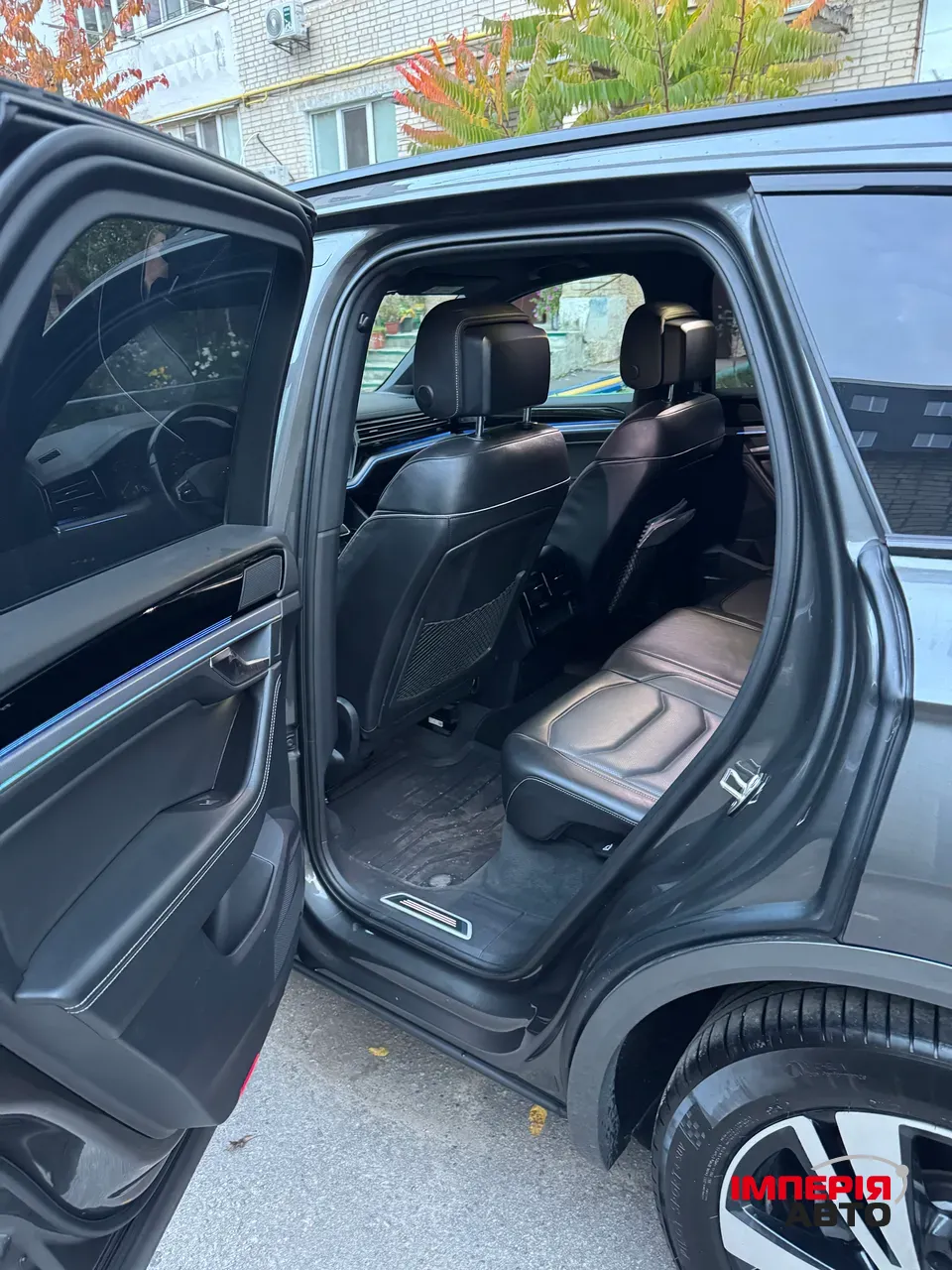 Volkswagen Touareg - фото 4